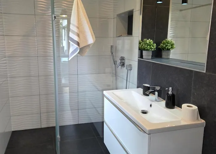 アパート Apartamenty Nowielice Nowielice